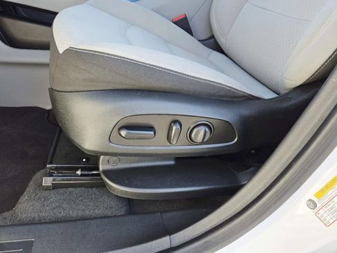 Used 2023 GMC Terrain SLE w/ Driver Convenience Package image 36