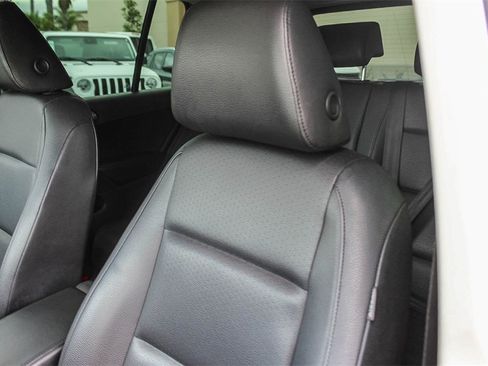 Used 2012 Volkswagen Tiguan SE image 24