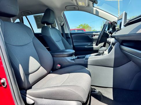 Used 2023 Toyota RAV4 XLE FWD image 10