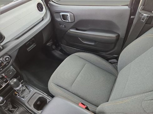 Used 2024 Jeep Wrangler Sahara image 20