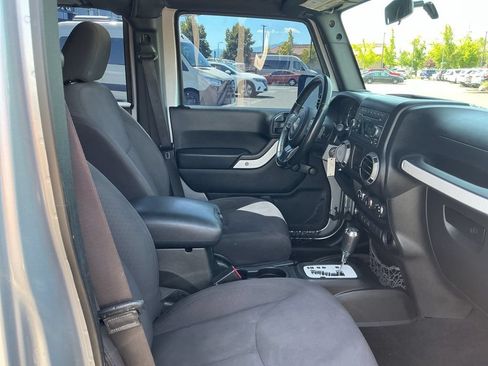 Used 2017 Jeep Wrangler Unlimited Sport w/ Connectivity Group AWD/4WD image 14