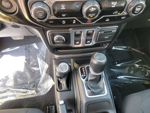 Used 2023 Jeep Wrangler Sport AWD/4WD image 18