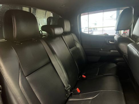Used 2018 Toyota Tacoma TRD Off-Road image 41