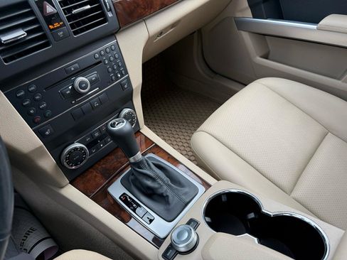 Used 2010 Mercedes-Benz GLK 350 4MATIC image 12