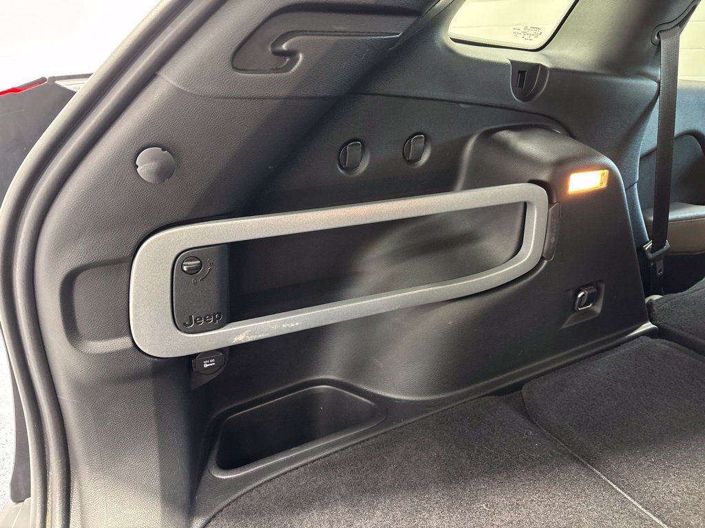 Used 2014 Jeep Cherokee Latitude w/ Cold Weather Group FWD image 46