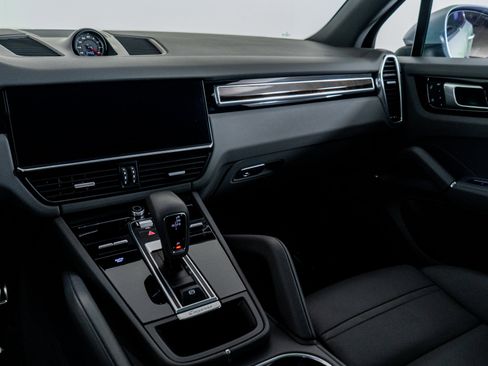 Used 2022 Porsche Cayenne S image 34