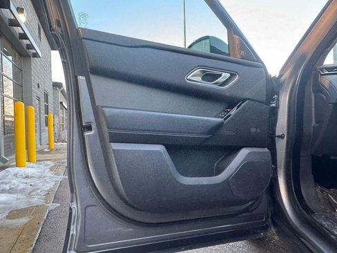 Used 2020 Land Rover Range Rover Velar S image 33