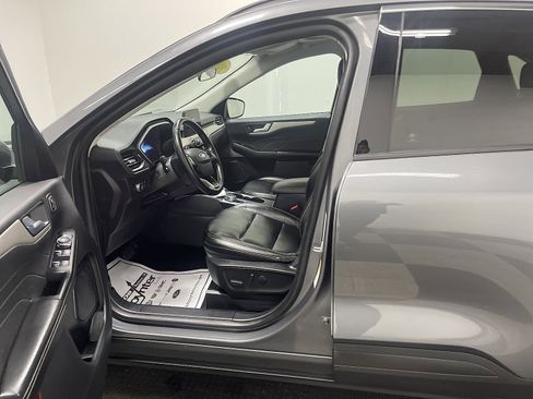 Used 2022 Ford Escape SEL w/ Technology Package AWD/4WD image 2