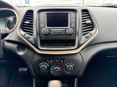 Used 2017 Jeep Cherokee Sport AWD/4WD image 22