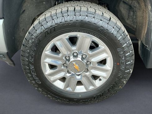 Used 2025 Chevrolet Silverado 3500 High Country w/ High Country Premium Package AWD/4WD image 9