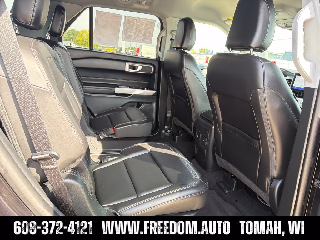 Used 2024 Ford Explorer XLT w/ Equipment Group 202A AWD/4WD image 33