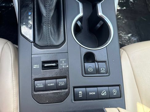 Used 2021 Toyota Highlander XLE AWD/4WD image 23