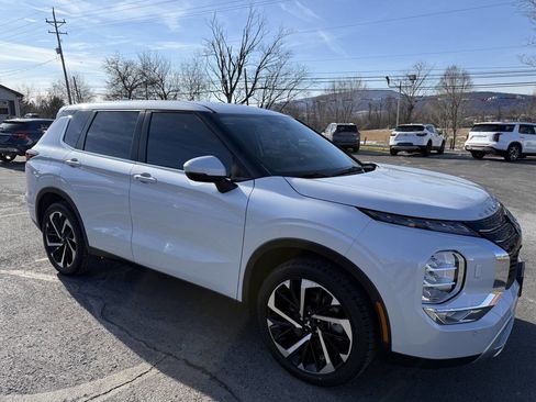 Used 2024 Mitsubishi Outlander SE image 29