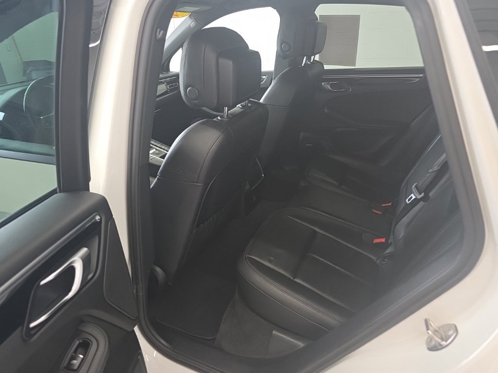 Used 2021 Porsche Macan AWD/4WD image 20