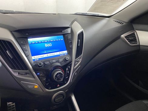 Used 2013 Hyundai Veloster w/ Style Pkg image 28