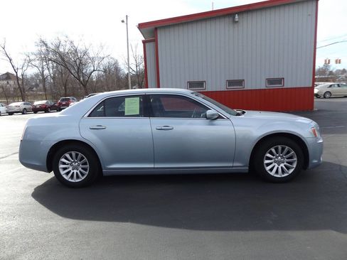 Used 2013 Chrysler 300 w/ Driver Convenience Group image 6