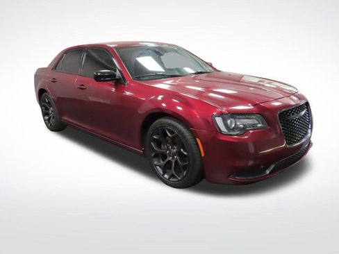 Used 2019 Chrysler 300 Touring w/ Sport Appearance Package image 8