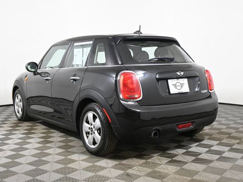 Used 2016 MINI Cooper 4-Door Hardtop image 5