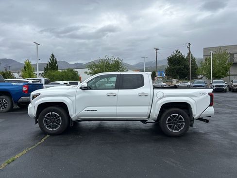 Used 2024 Toyota Tacoma TRD Sport w/ TRD Sport Upgrade Package AWD/4WD image 8
