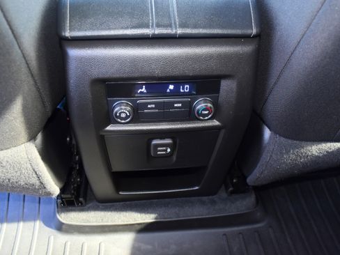 Used 2023 Chevrolet Traverse LT w/ Rear Camera Mirror Package image 30