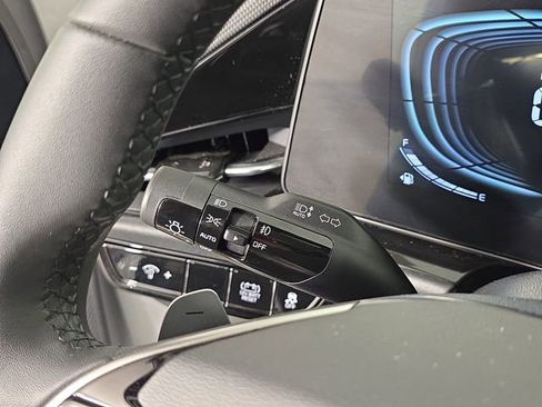 Certified 2025 Kia Niro EX Touring image 31