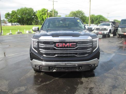 Used 2023 GMC Sierra 1500 SLT w/ SLT Premium Package AWD/4WD image 13