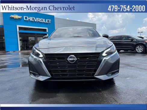 Used 2024 Nissan Altima 2.5 SV FWD image 3