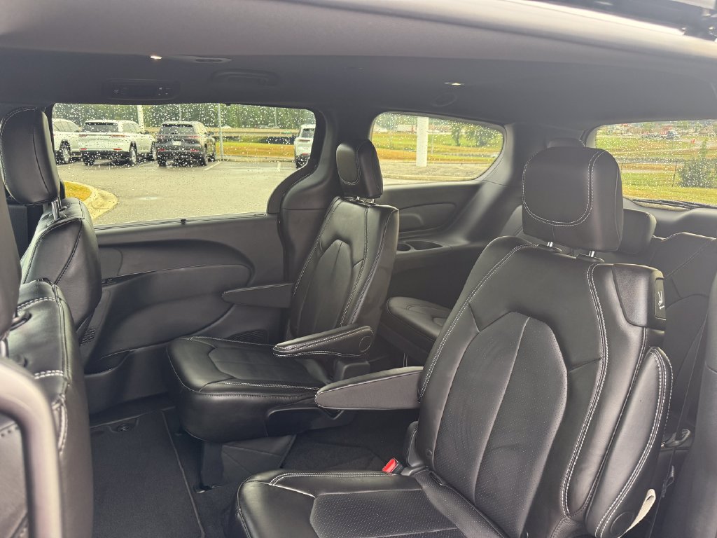New 2027 Chrysler Pacifica Select FWD image 24