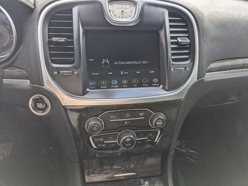 Used 2019 Chrysler 300 Limited AWD/4WD image 22