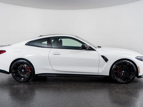 Used 2025 BMW M4 Coupe image 5