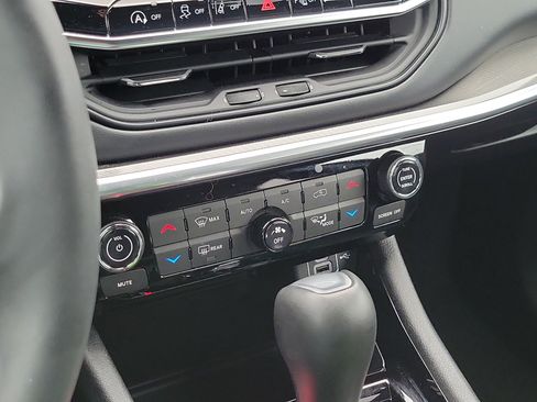 Used 2024 Jeep Compass Limited w/ High Altitude Package image 16