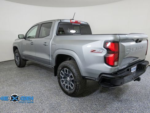 Used 2025 Chevrolet Colorado Z71 w/ Technology Package AWD/4WD image 5