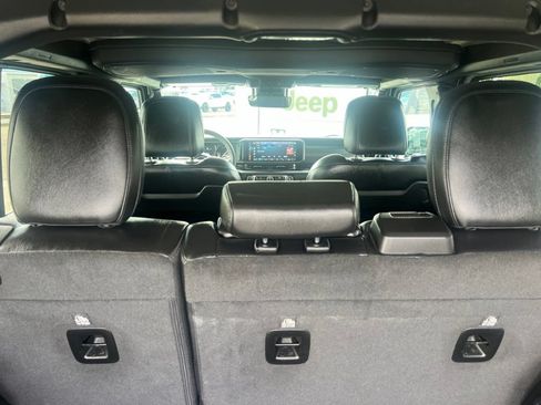 Used 2024 Jeep Wrangler Unlimited Sahara w/ Technology Group AWD/4WD image 54