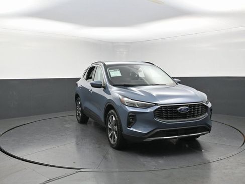 Used 2025 Ford Escape Platinum AWD/4WD image 3