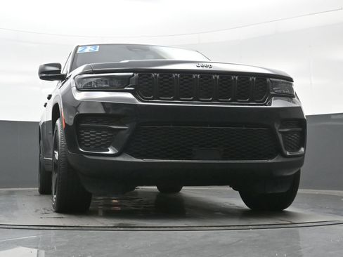 Used 2023 Jeep Grand Cherokee Altitude image 32