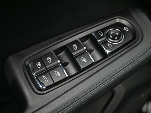 Used 2022 Porsche Macan image 19