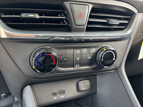 Used 2025 Buick Encore GX Preferred image 21