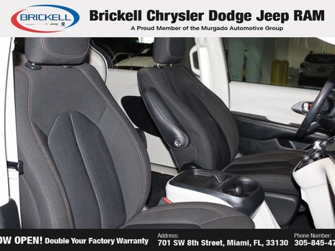 Used 2020 Chrysler Pacifica Touring w/ Advanced Safetytec Group FWD image 15