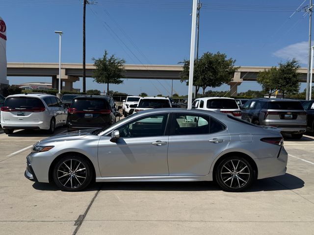 Used 2024 Toyota Camry SE FWD image 9