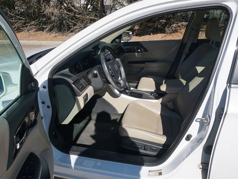 Used 2017 Honda Accord EX-L image 2