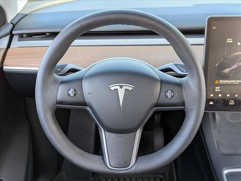Used 2024 Tesla Model Y 2WD image 14