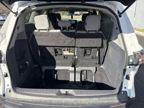 Used 2024 Toyota Sienna LE image 10