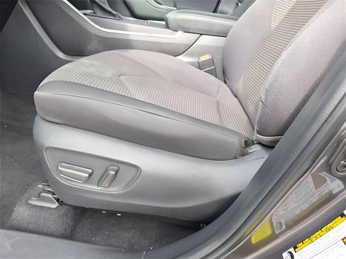 Used 2024 Toyota Highlander LE image 32