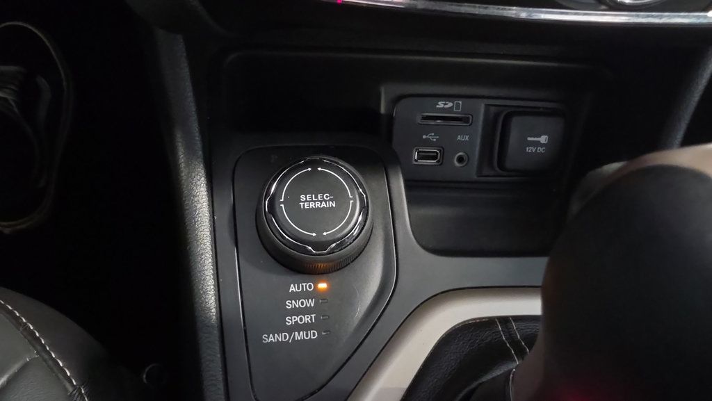 Used 2018 Jeep Cherokee Limited AWD/4WD image 26