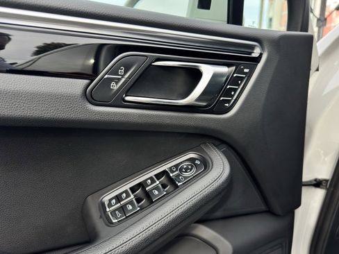 Used 2024 Porsche Macan image 18