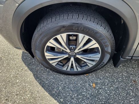 Used 2023 Nissan Rogue SV FWD image 5