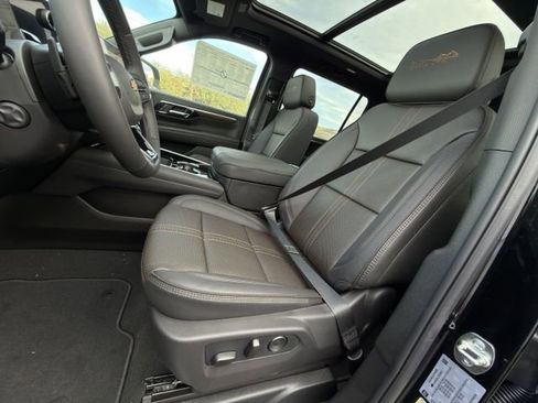 New 2026 Chevrolet Suburban High Country image 18