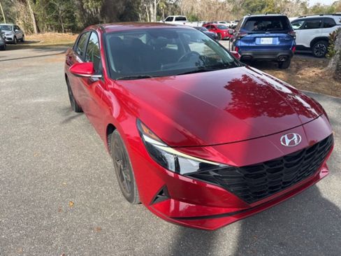 Used 2023 Hyundai Elantra SEL image 1