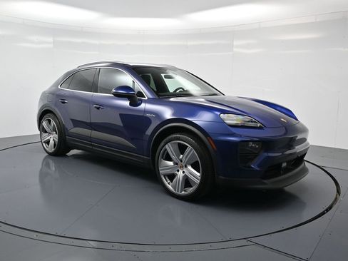 Used 2024 Porsche Macan 4 Electric AWD/4WD image 24