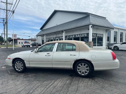 Used 2007 Lincoln Town Car Designer Series RWD image 5